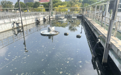 UV光解在(zài)汙(wū)水行業用的除臭作用